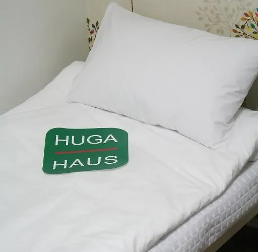 Huga Haus Hostal *
