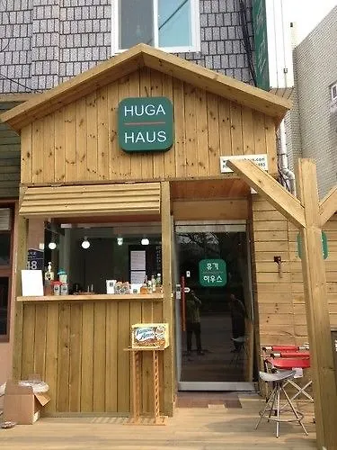 Huga Haus Hostal *