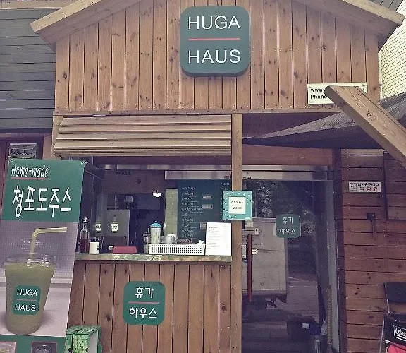 Huga Haus *
