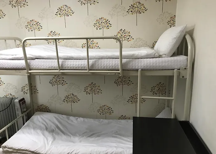 Hostal Huga Haus *