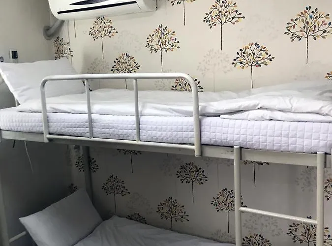 Hostal Huga Haus *